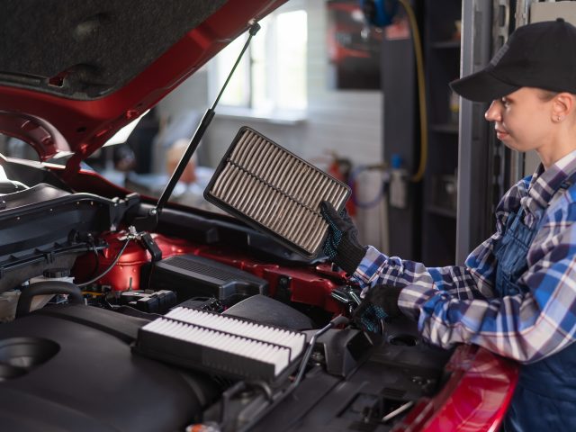 How Seasonal Changes Impact Your Car AC: Insights from an Automotive Centre in Al Ain